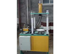 闡述製作油桶油箱設備用成型機設備技術研究方向